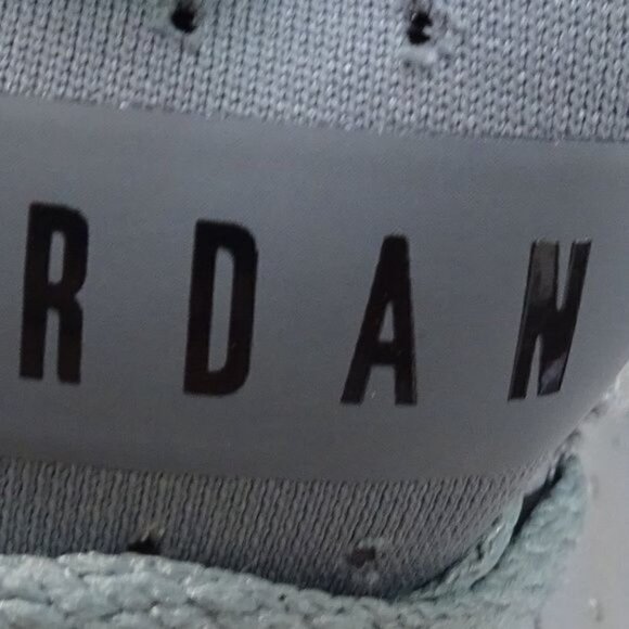 Jordan #23 Youth Gray Breakout BG 881448-003 Size 4 Youth - Picture 7 of 8